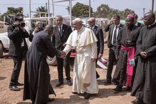 Le pape appelle les Centrafricains à « résister à la peur de l’autre » - ảnh 1